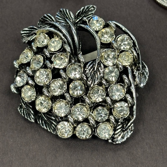 2 Vintage rhinestone and silver tone pins. - Picture 2 of 5